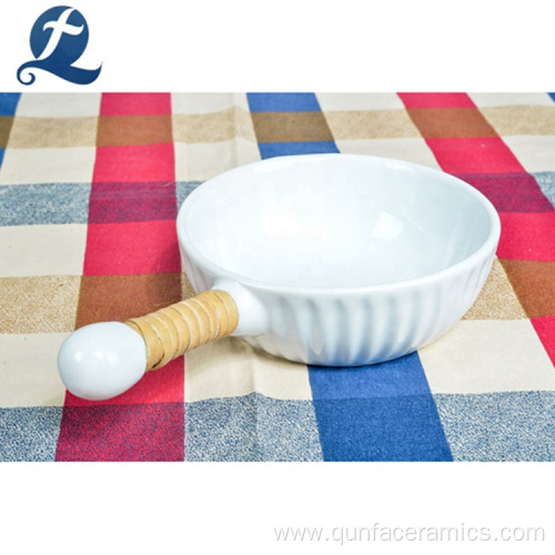 Glazed White Round Ceramic Bakeware With Handle Design